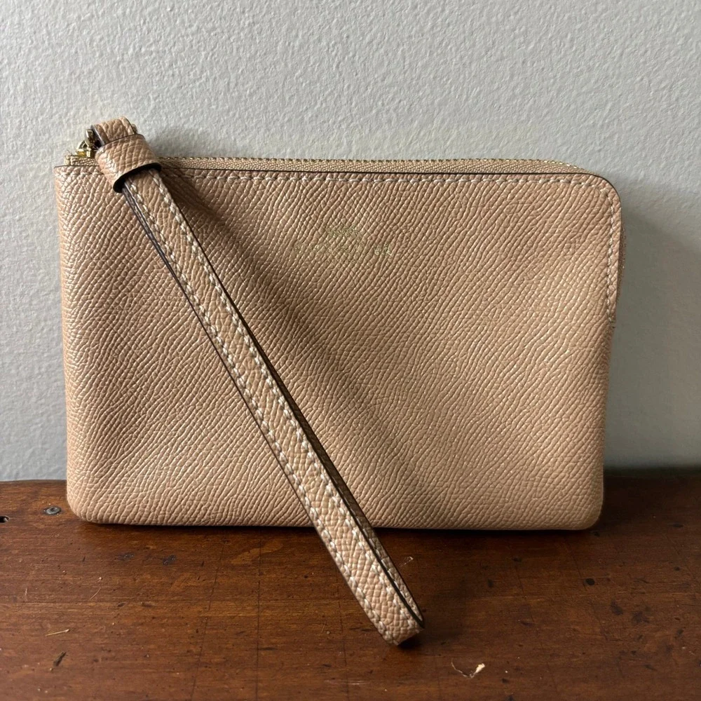 Coach corner zip